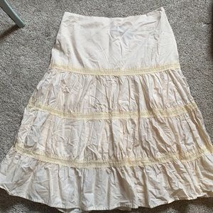 Nicole by Nicole Miller skirt. Beige with ruffles. Size 6.